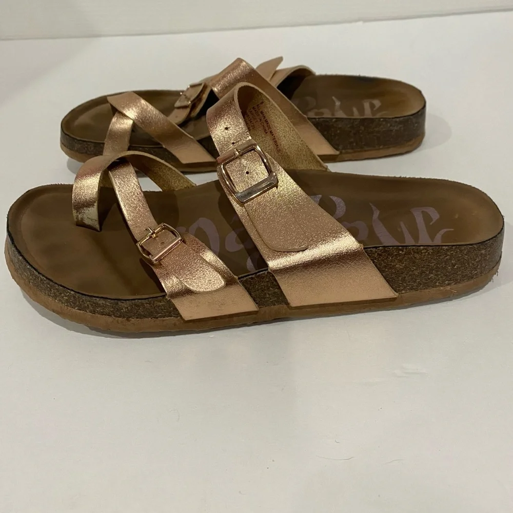 TARGET Women’s Adjustable Flat Footbed Slip-On Slide Thong Sandal - gold, size 6 - Picture 5 of 8